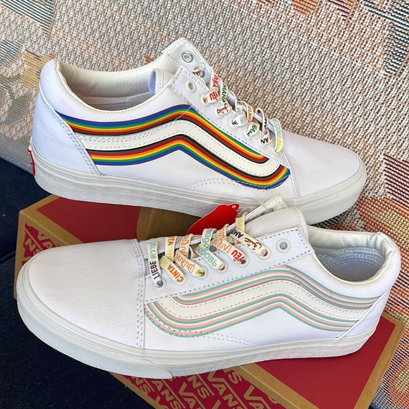 Vans Men’s Old Skool
(Pride) White/True White
VNOA5KRFB5U
Sneakers - athletic - Picture 11 of 16